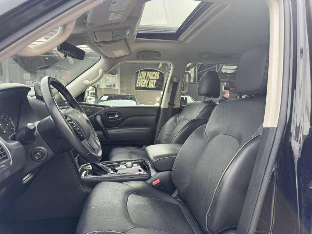 Infiniti QX80 LUXE 2023