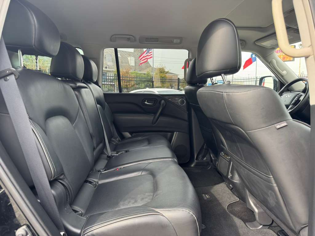 Infiniti QX80 LUXE 2023