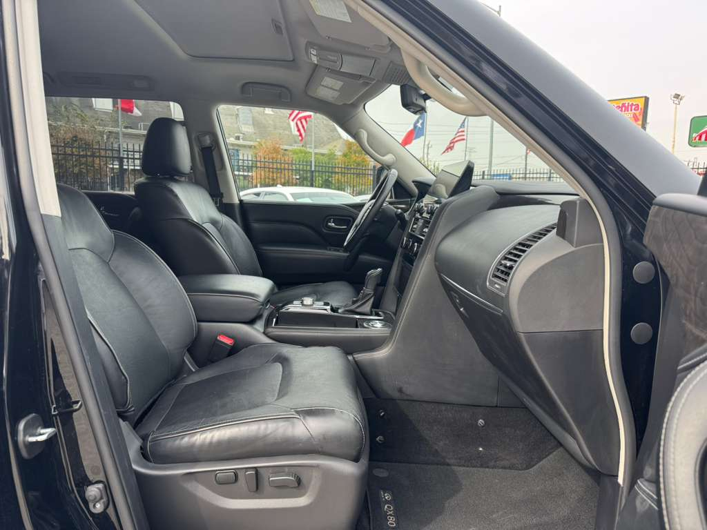 Infiniti QX80 LUXE 2023