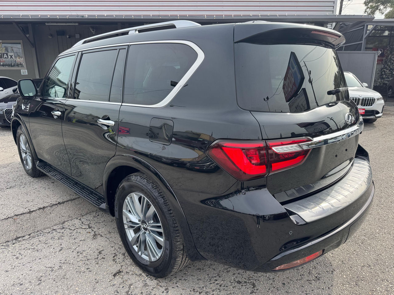 Infiniti QX80 LUXE 2023