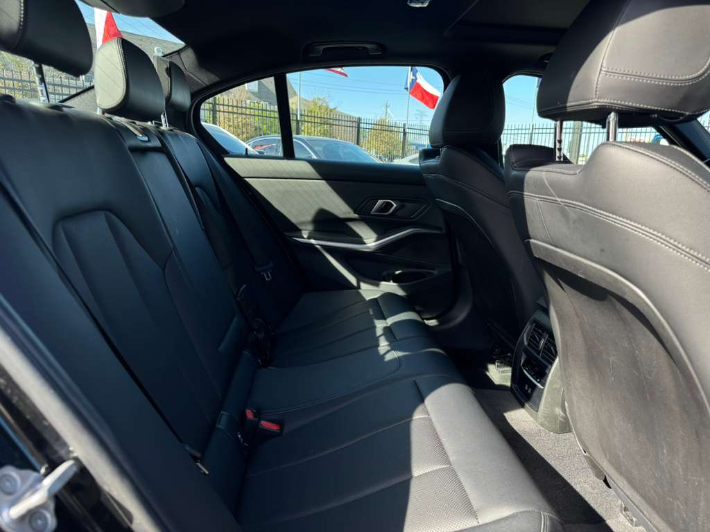 BMW 3-Series 330i 2024