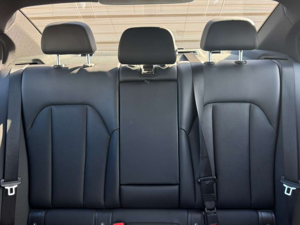 BMW 3-Series 330i 2024