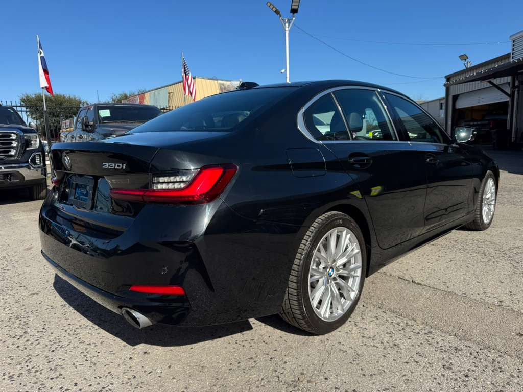 BMW 3-Series 330i 2024