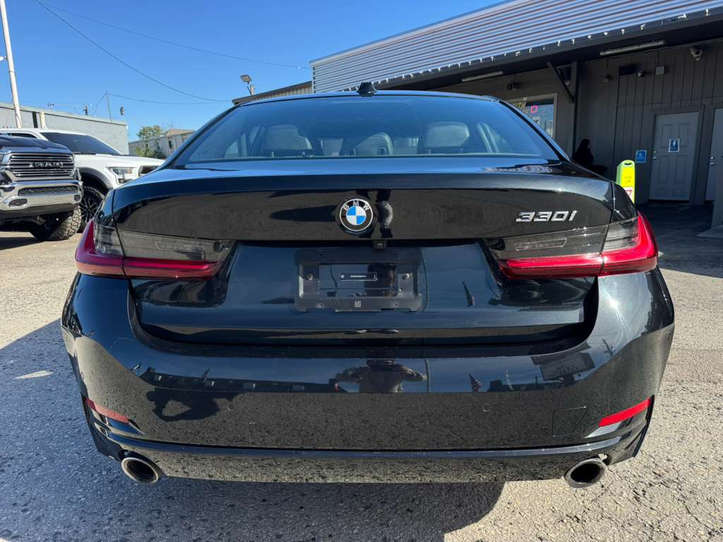 BMW 3-Series 330i 2024