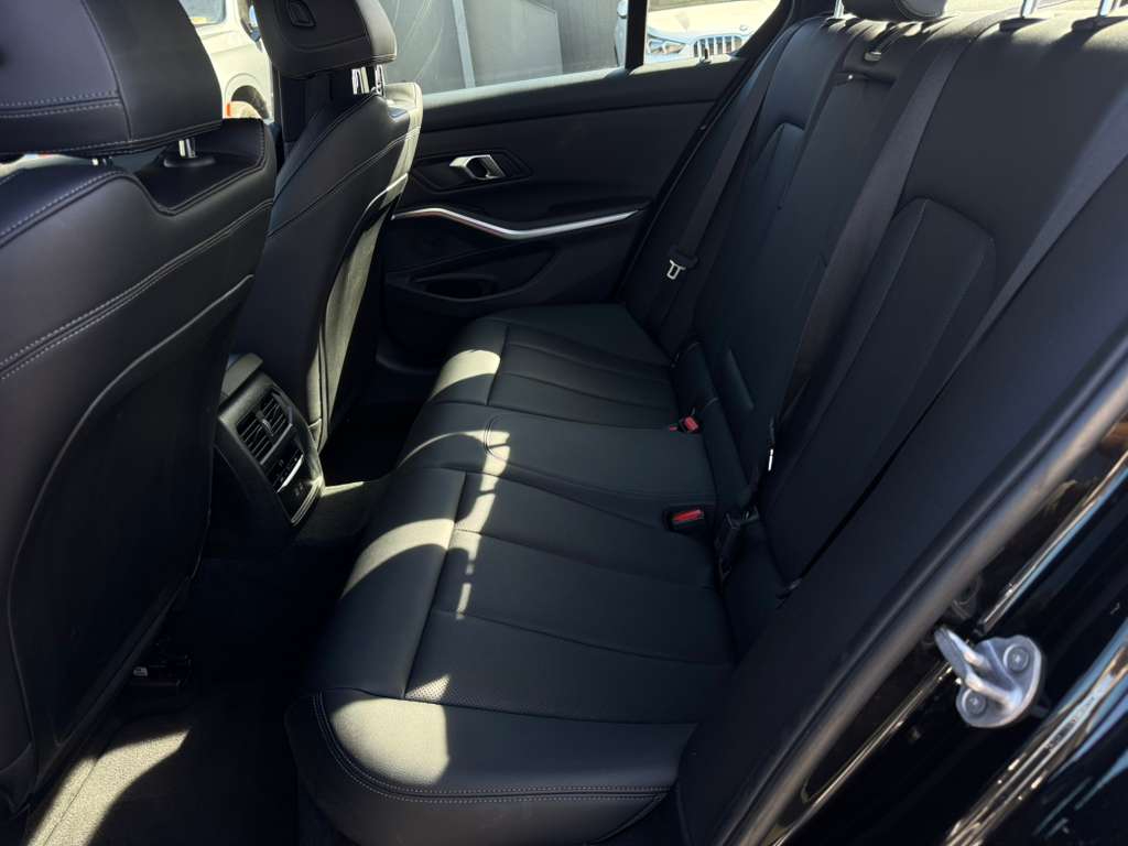 BMW 3-Series 330i 2024