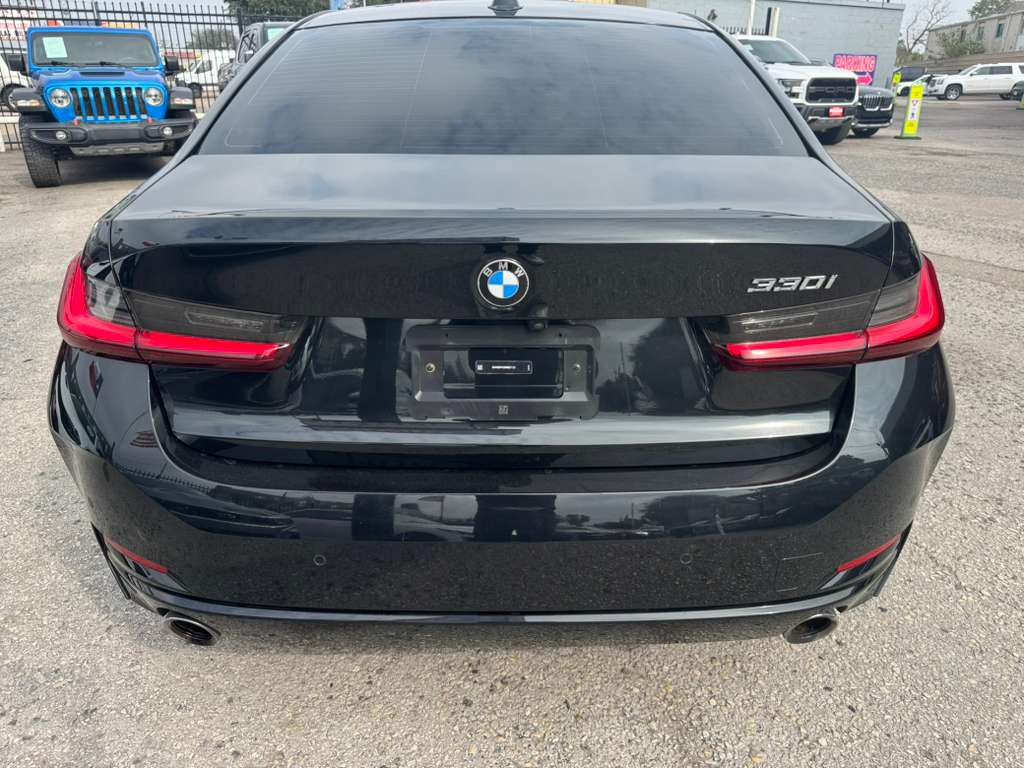 BMW 3-Series 330i 2024