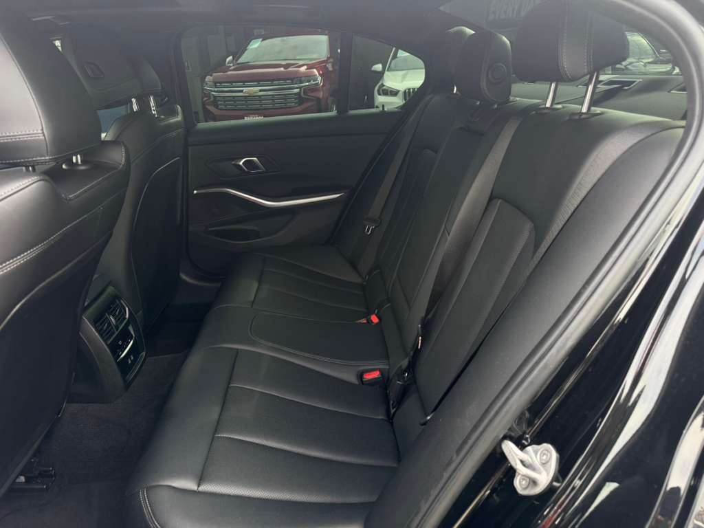 BMW 3-Series 330i 2024