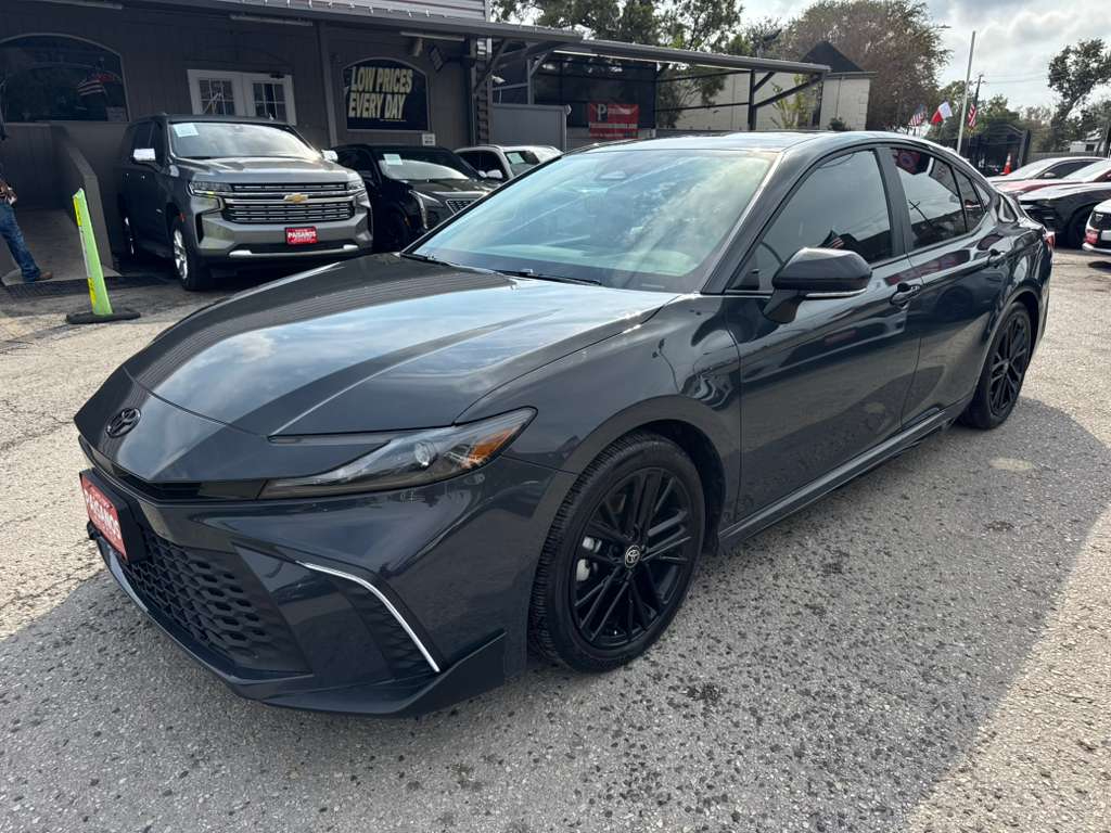 Toyota Camry SE 2025