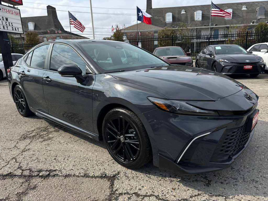 Toyota Camry SE 2025