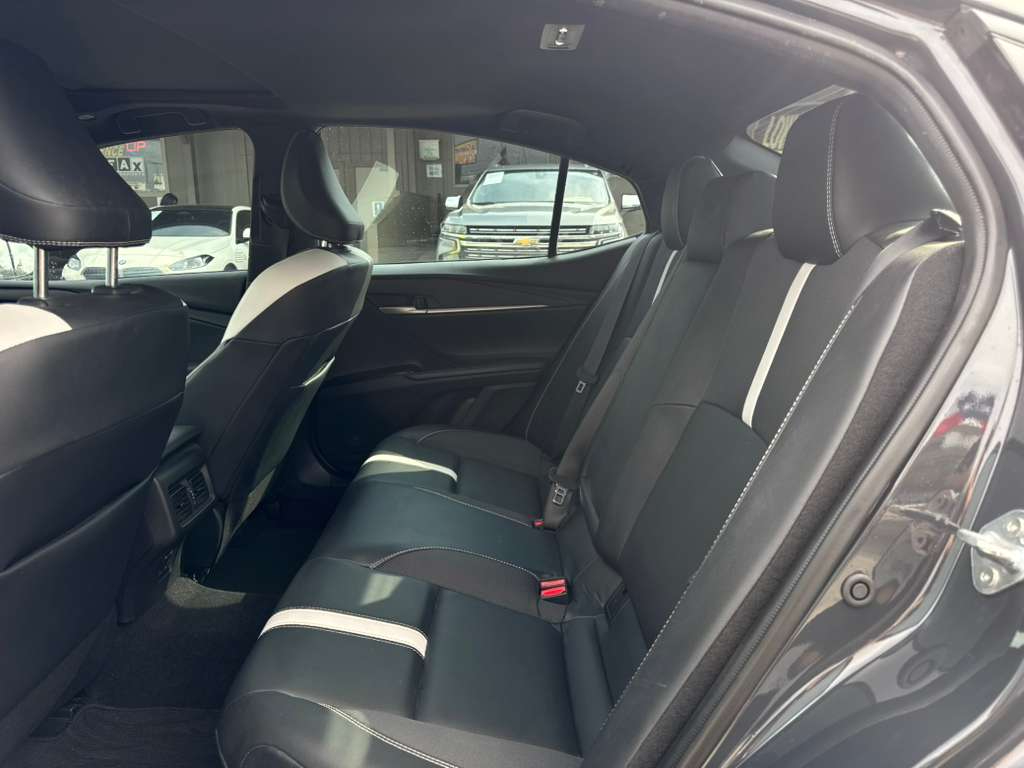 Toyota Camry SE 2025