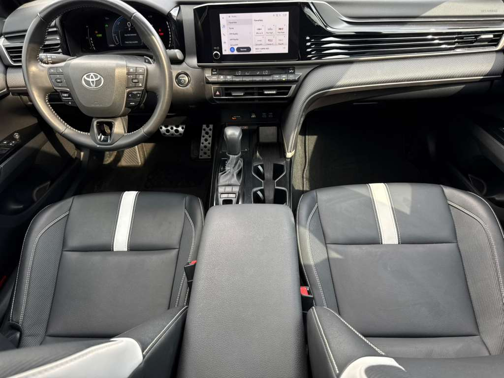 Toyota Camry SE 2025