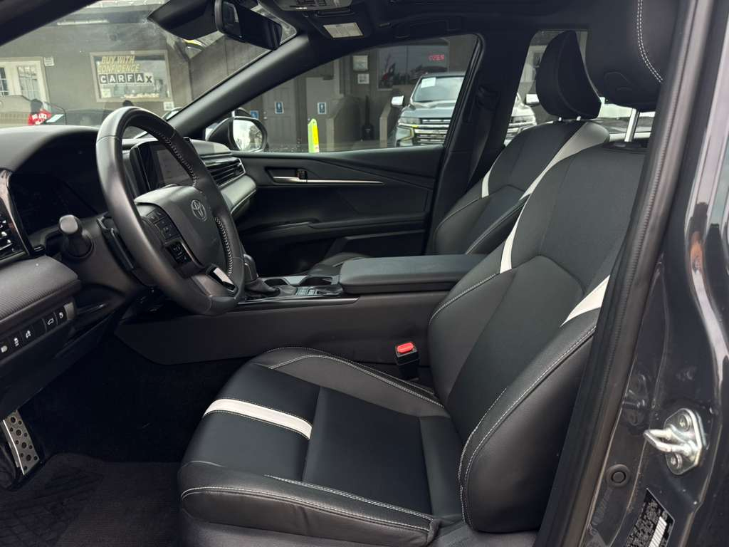 Toyota Camry SE 2025