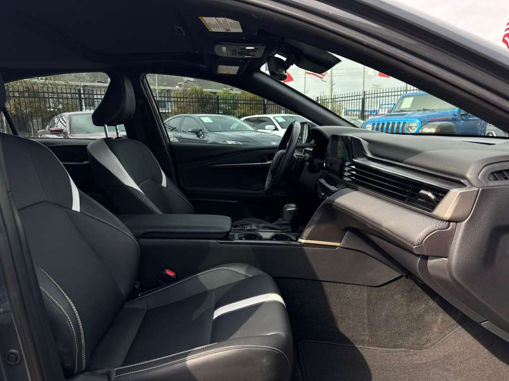 Toyota Camry SE 2025