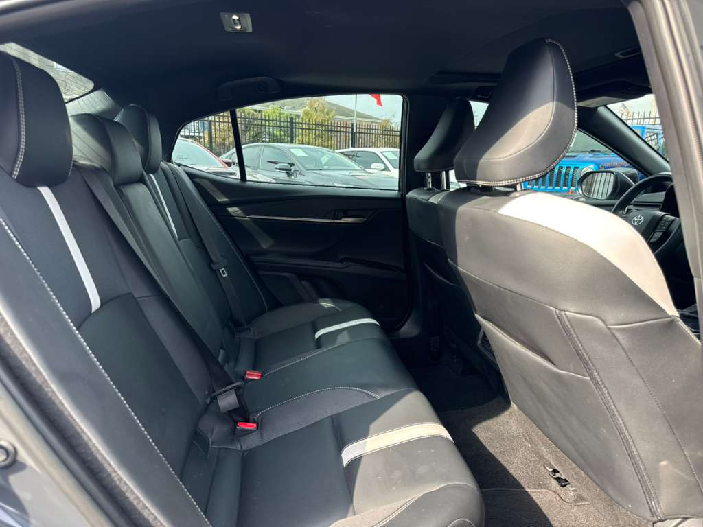 Toyota Camry SE 2025