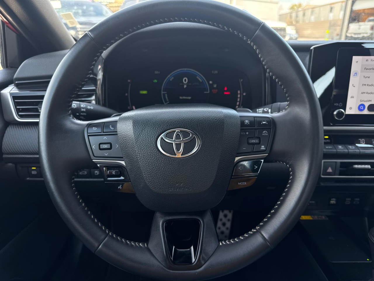 Toyota Camry Hybrid SE 2025