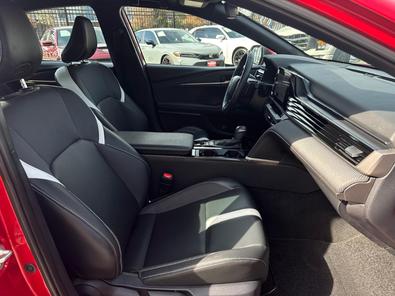 Toyota Camry Hybrid SE 2025