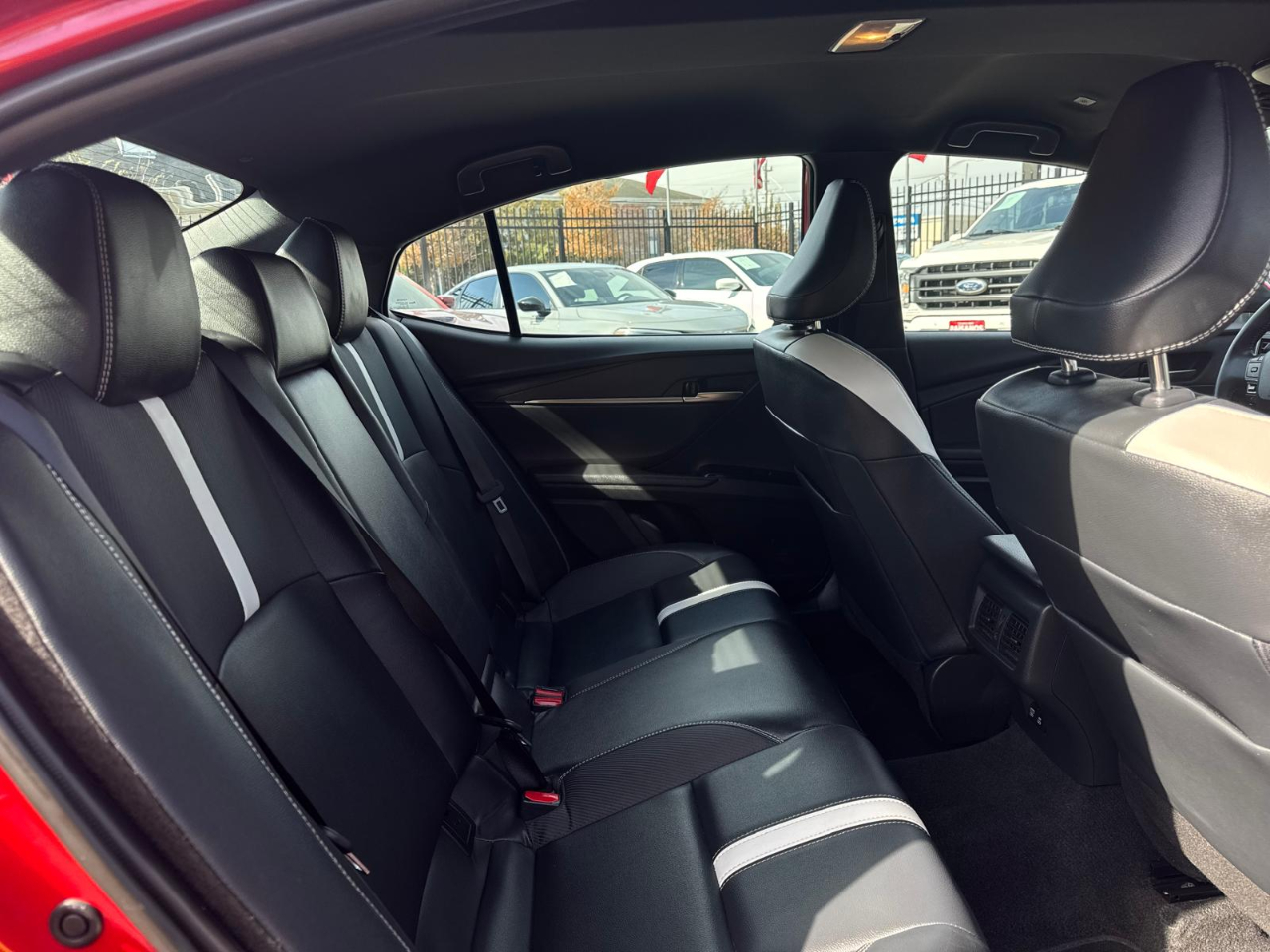 Toyota Camry Hybrid SE 2025