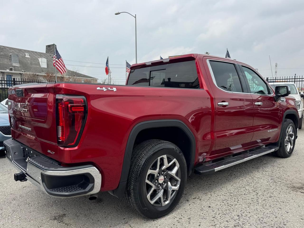 GMC Sierra 1500 SLT Crew Cab 4WD 2024