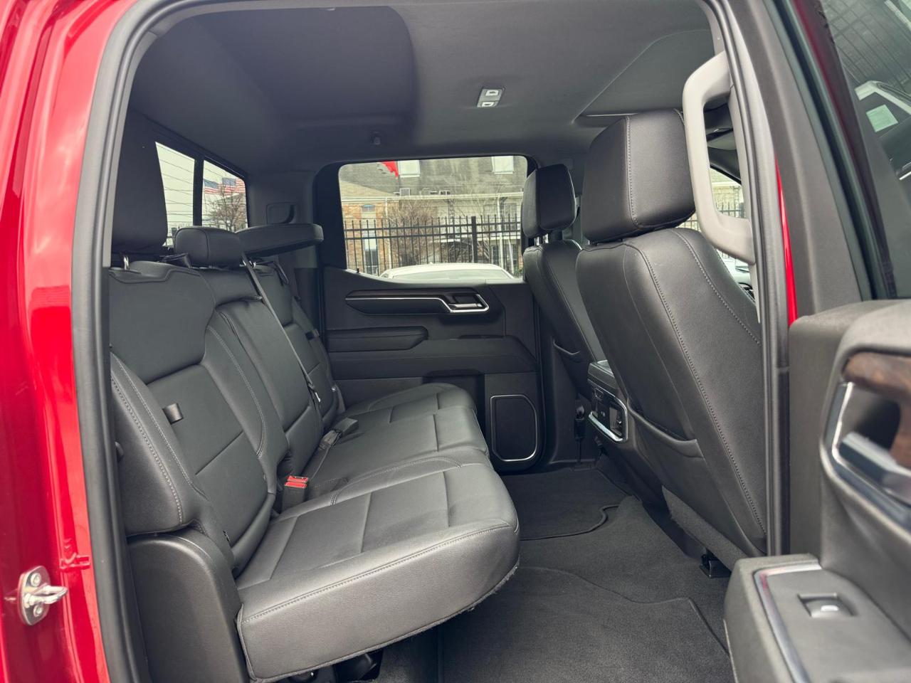 GMC Sierra 1500 SLT Crew Cab 4WD 2024