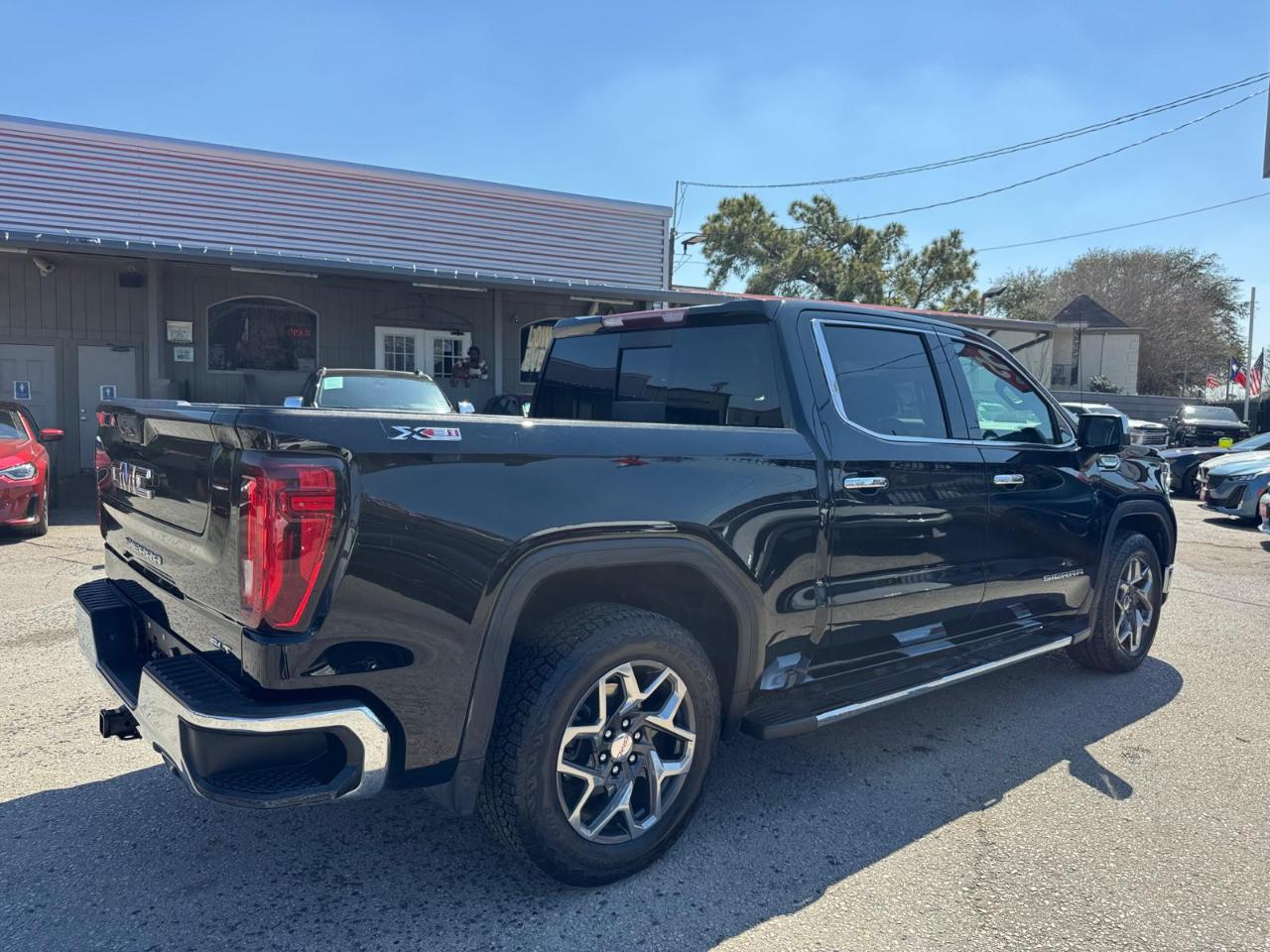 GMC Sierra 1500 SLT Crew Cab 4WD 2023