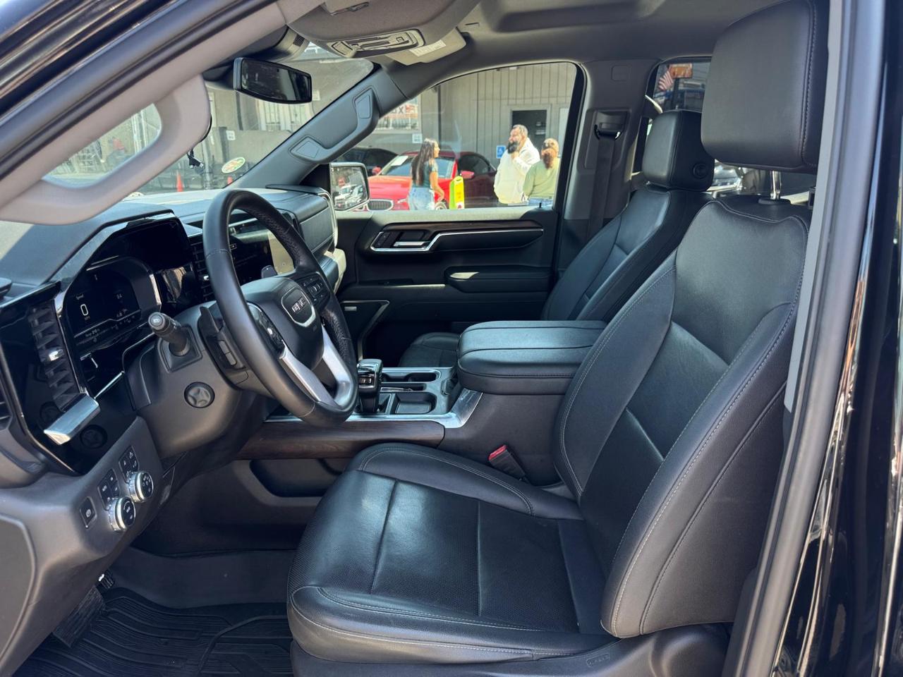 GMC Sierra 1500 SLT Crew Cab 4WD 2023