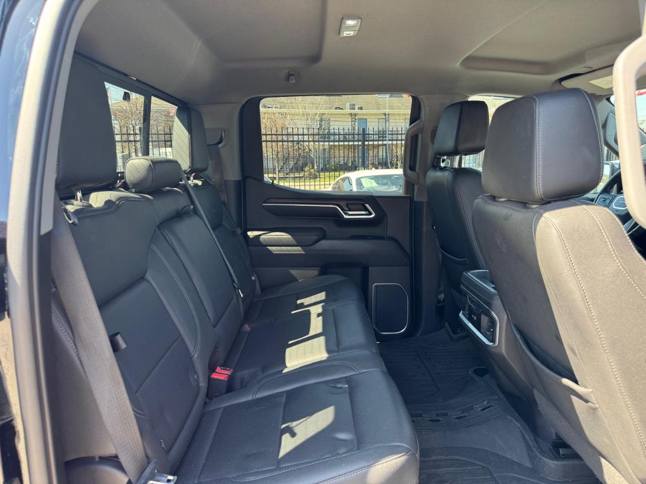 GMC Sierra 1500 SLT Crew Cab 4WD 2023