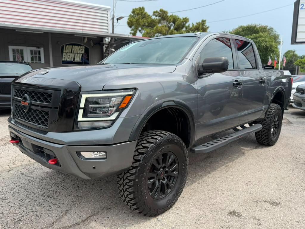 Nissan Titan  2021