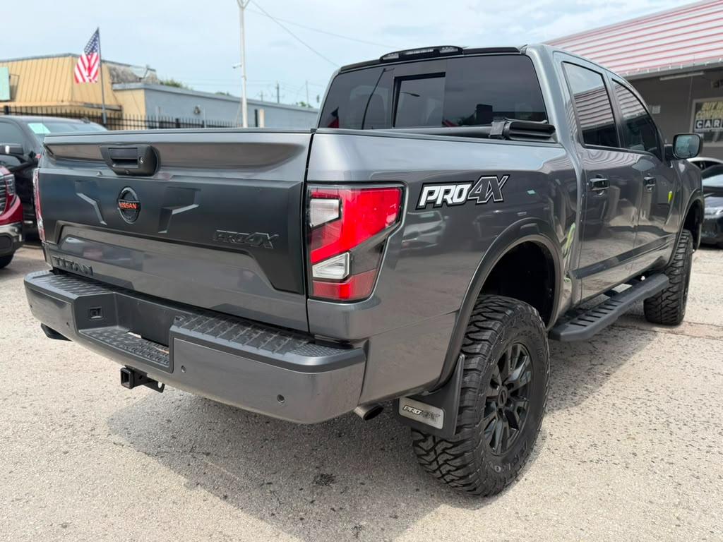 Nissan Titan  2021