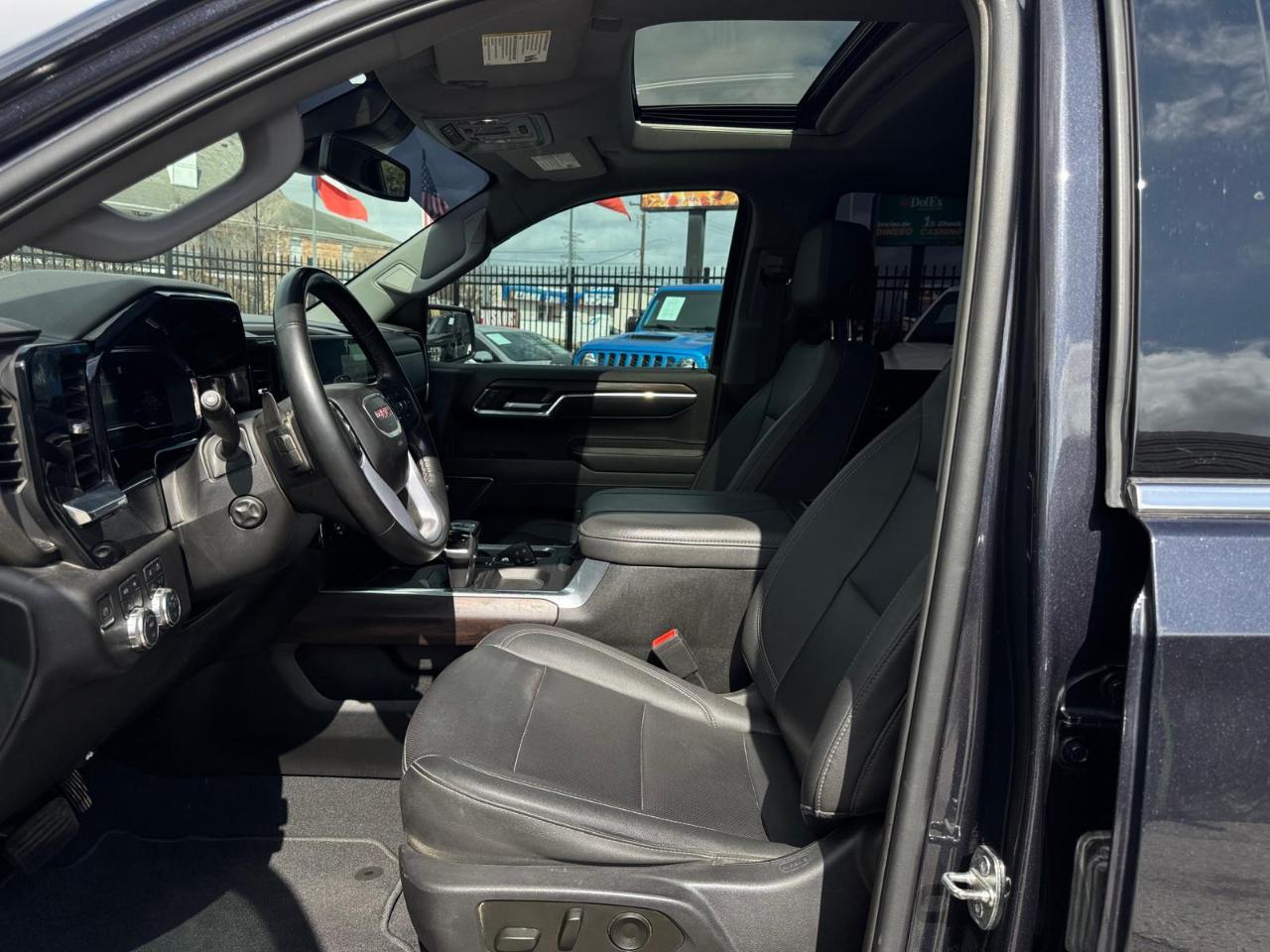 GMC Sierra 1500 SLT Crew Cab 4WD 2023