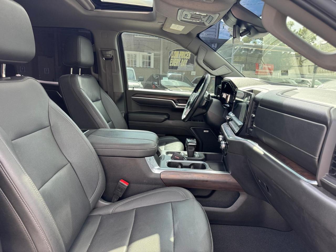 GMC Sierra 1500 SLT Crew Cab 4WD 2023