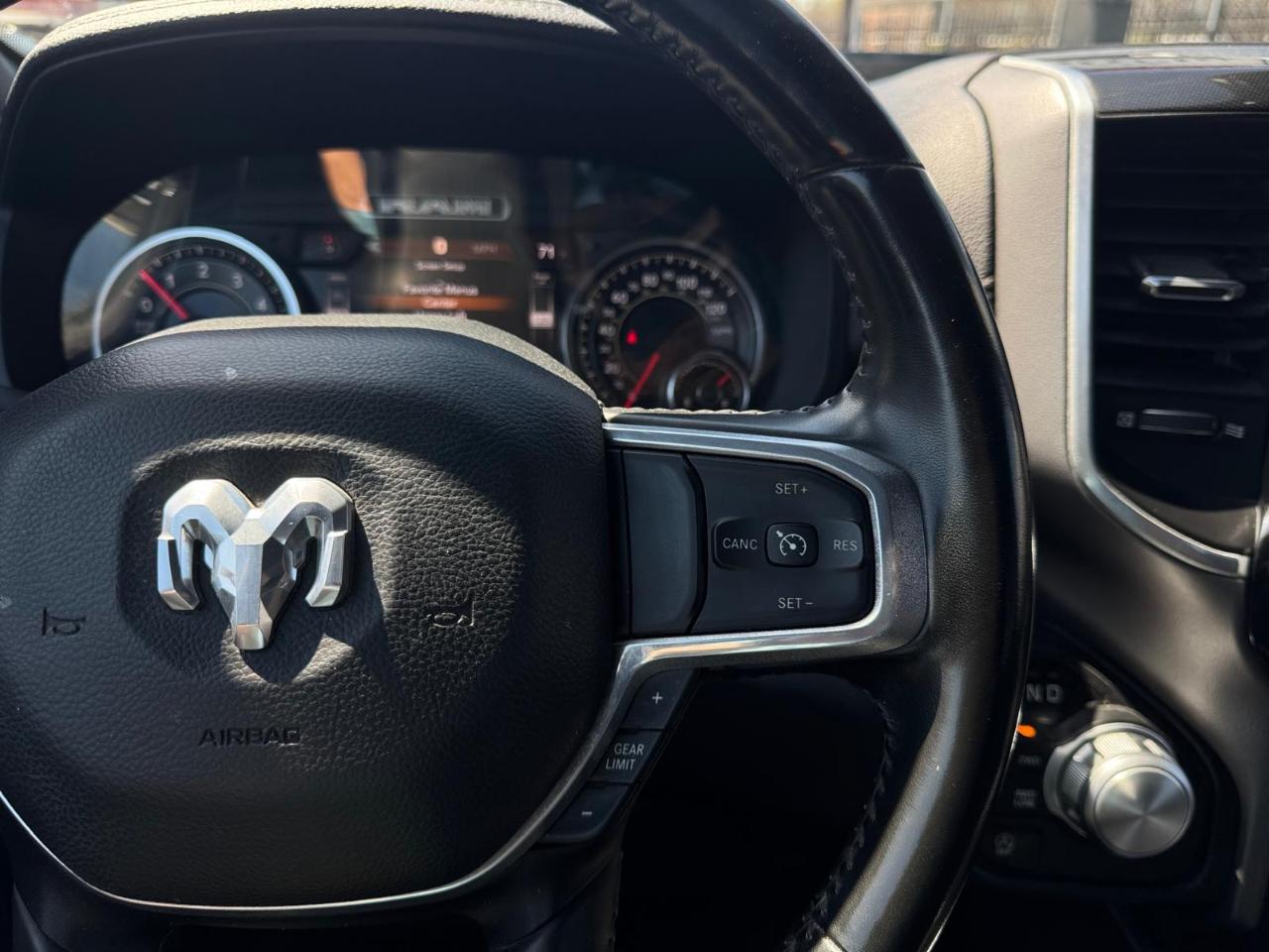 RAM 1500 Laramie Crew Cab SWB 4WD 2022