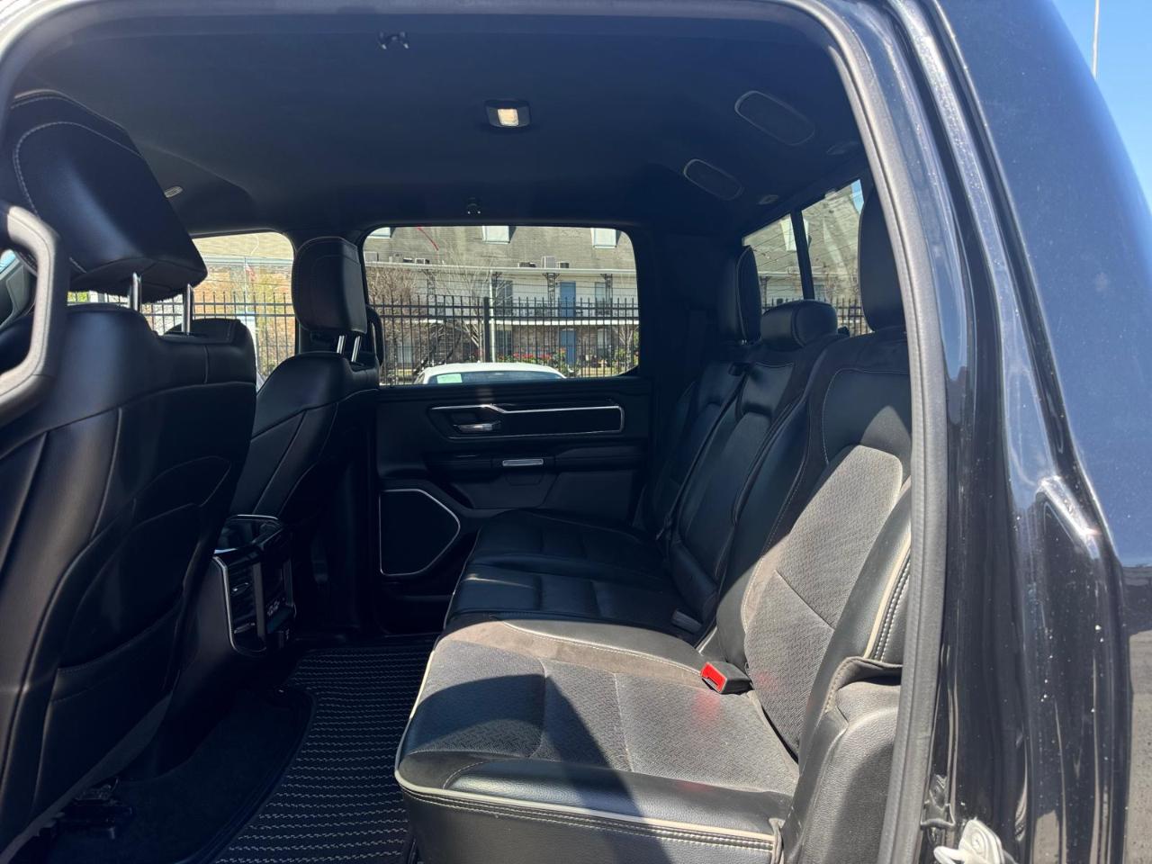 RAM 1500 Laramie Crew Cab SWB 4WD 2022