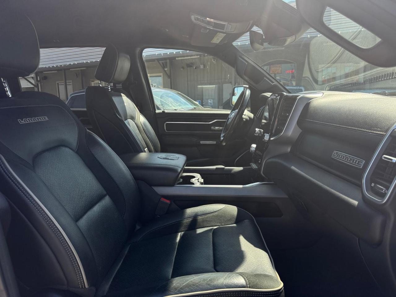 RAM 1500 Laramie Crew Cab SWB 4WD 2022