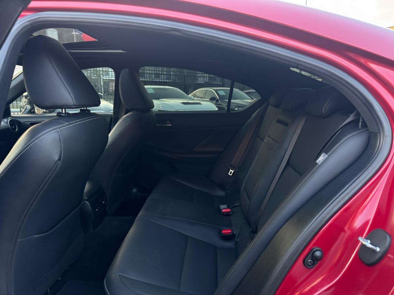 Lexus IS 300 RWD 2022