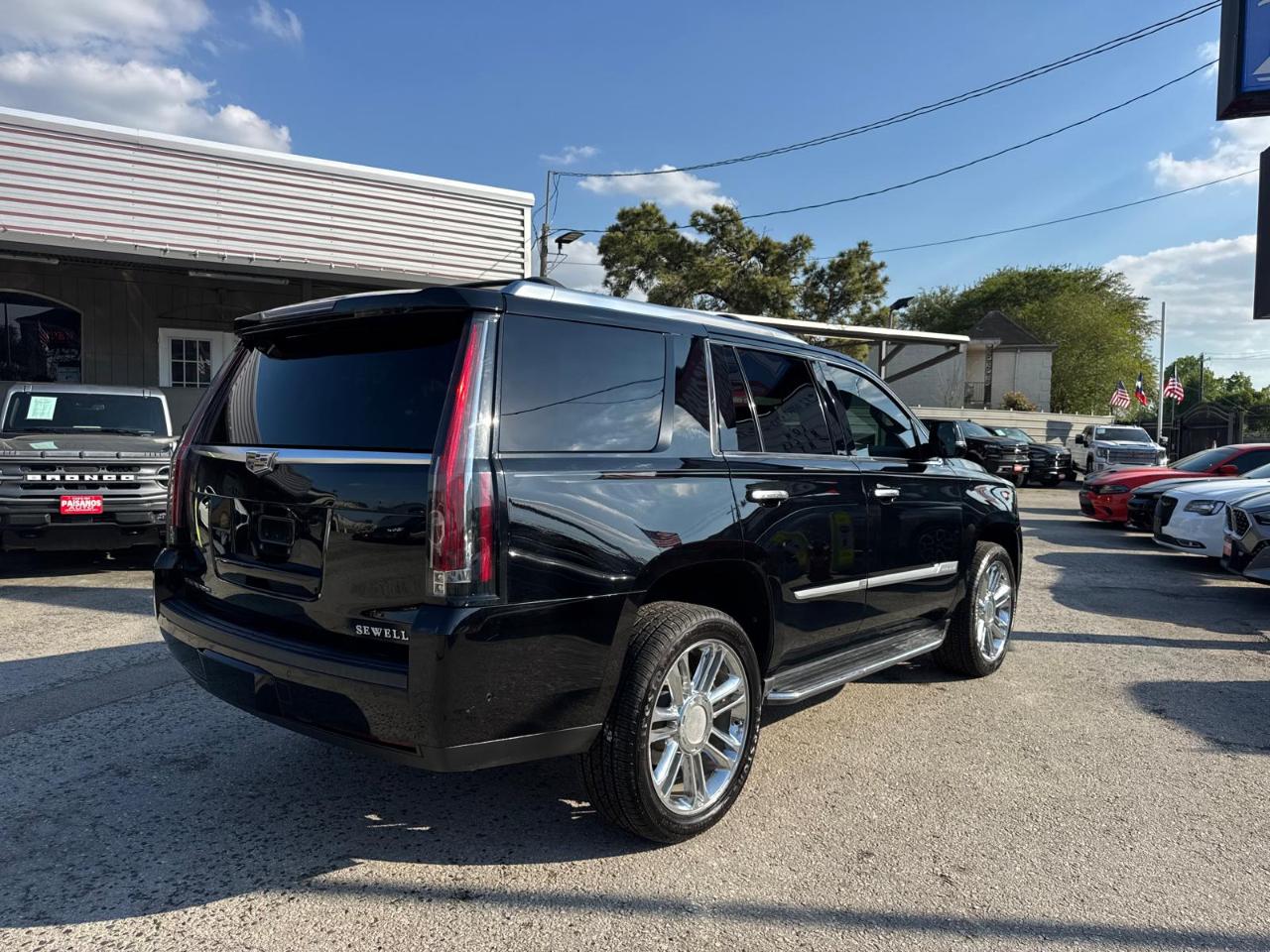 Cadillac Escalade Standard 2WD 2019