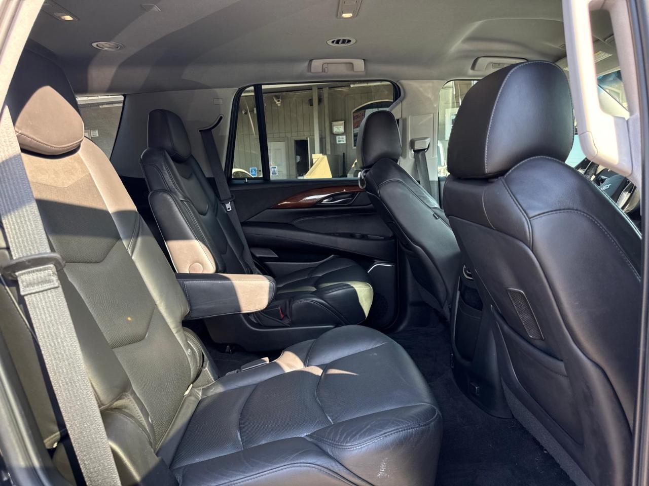 Cadillac Escalade Standard 2WD 2019