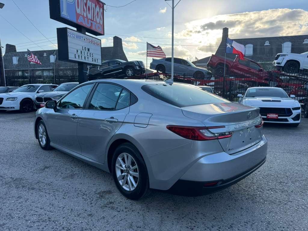 Toyota Camry Hybrid LE 2025