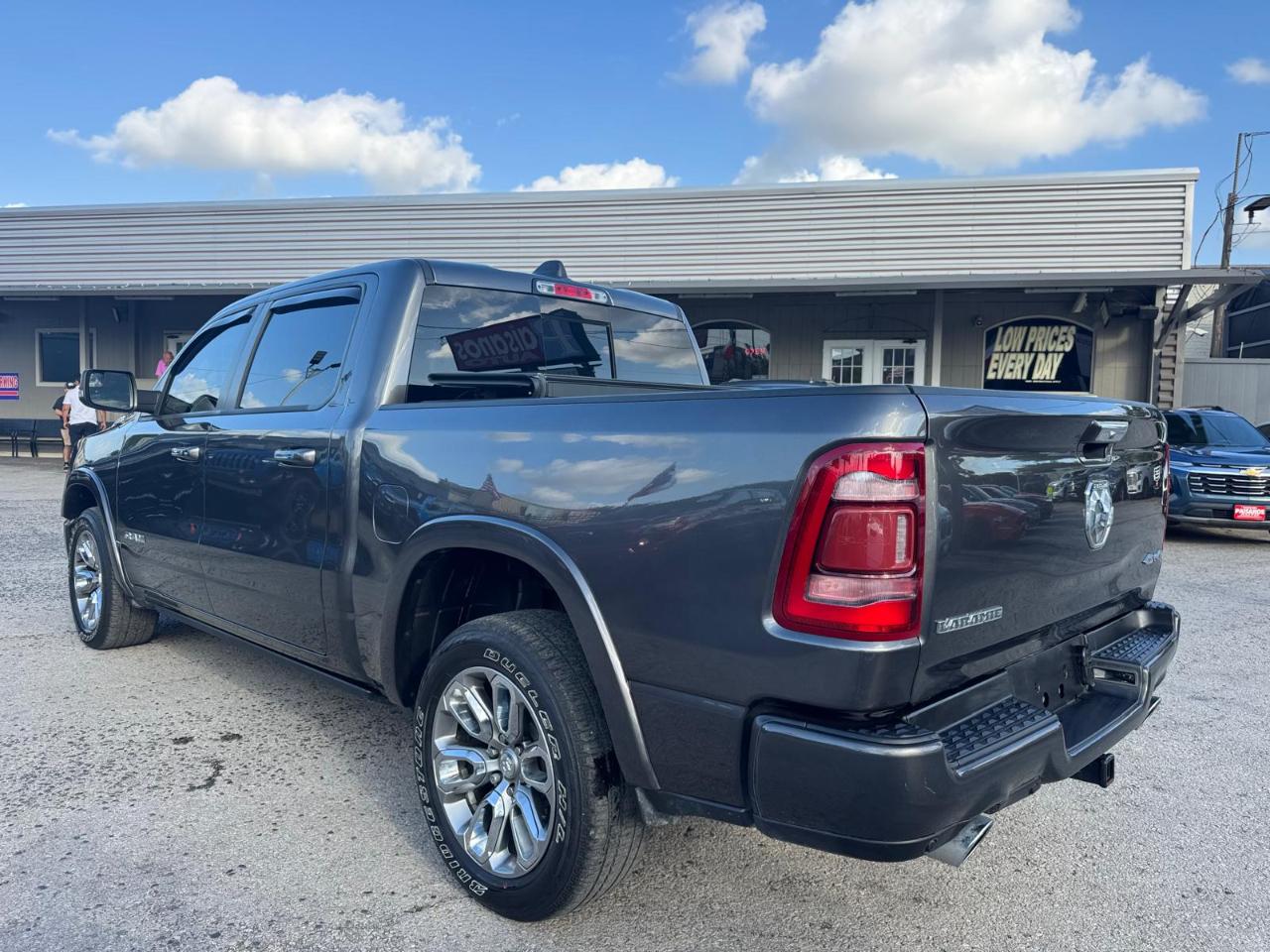 RAM 1500 Laramie Crew Cab SWB 4WD 2022