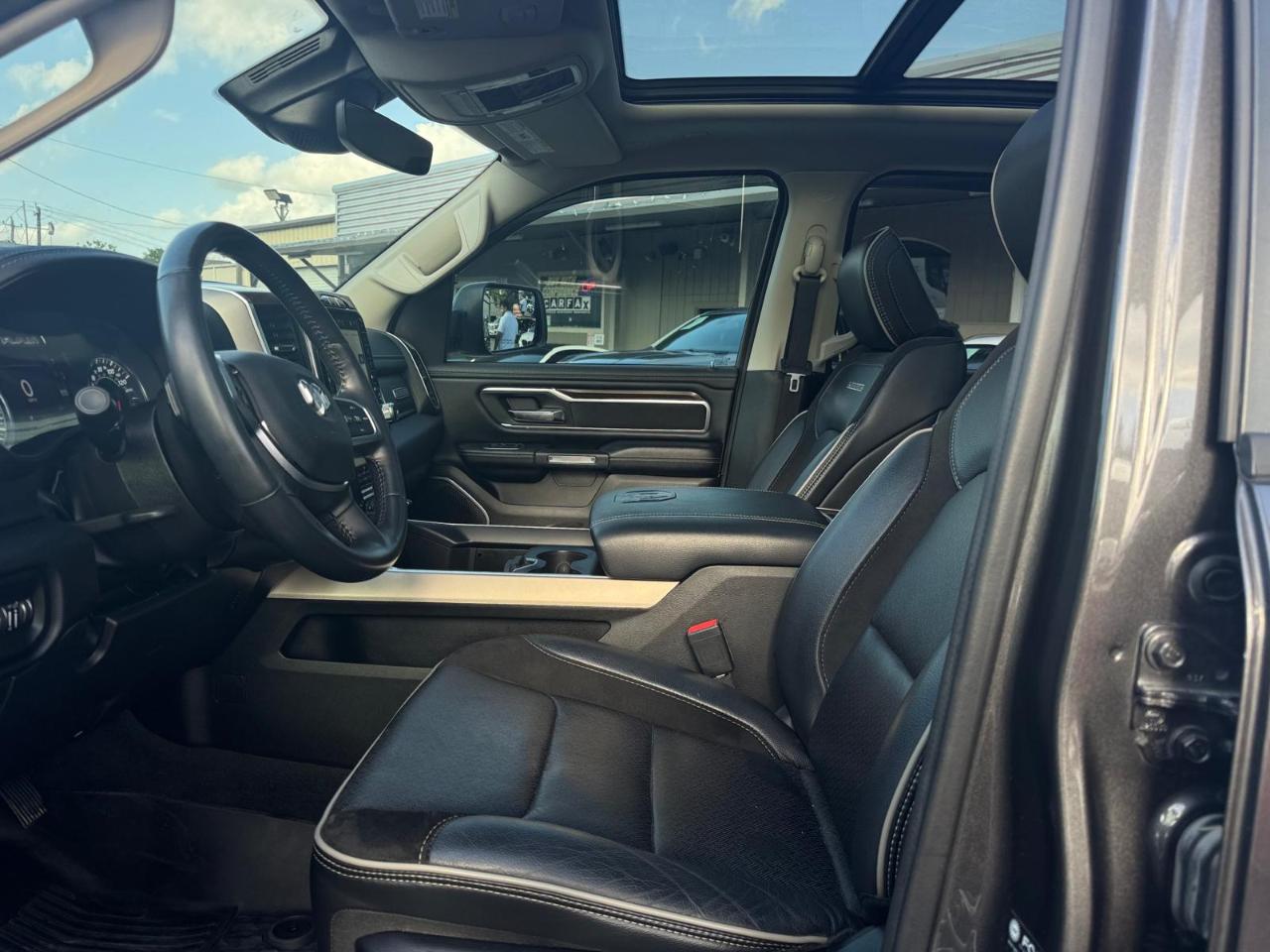 RAM 1500 Laramie Crew Cab SWB 4WD 2022