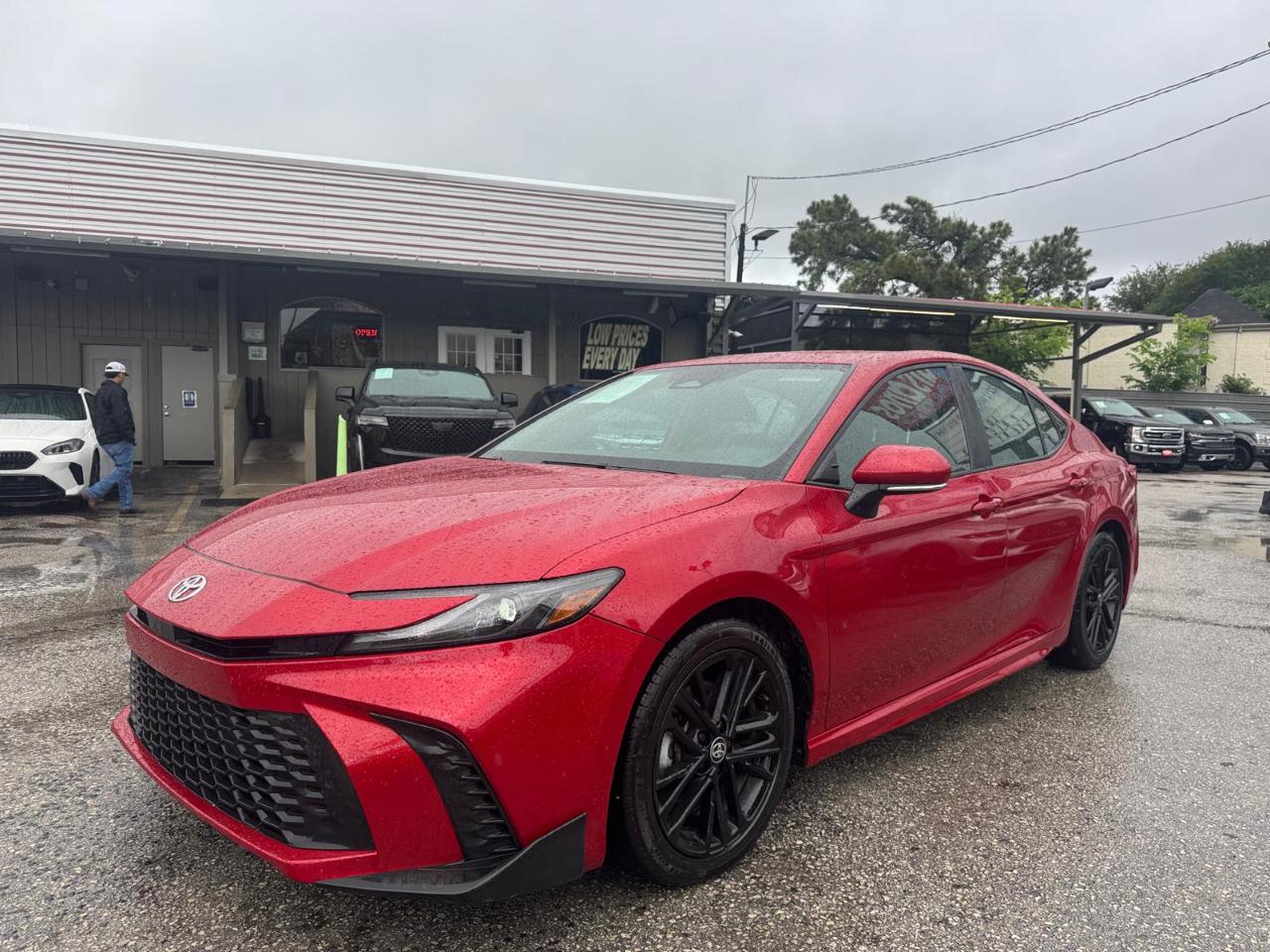 Toyota Camry Hybrid XLE 2025