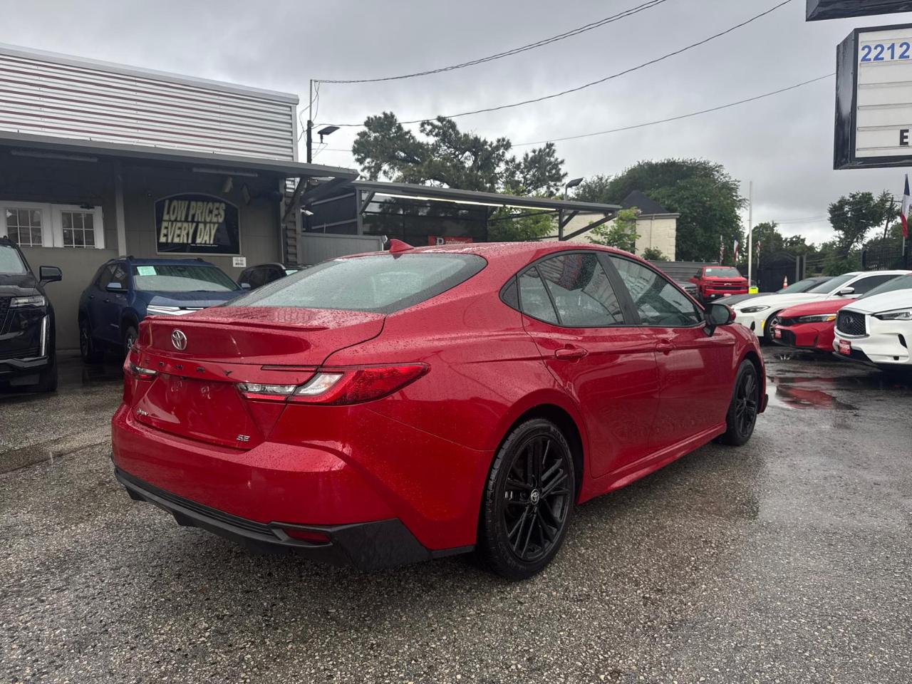 Toyota Camry Hybrid XLE 2025