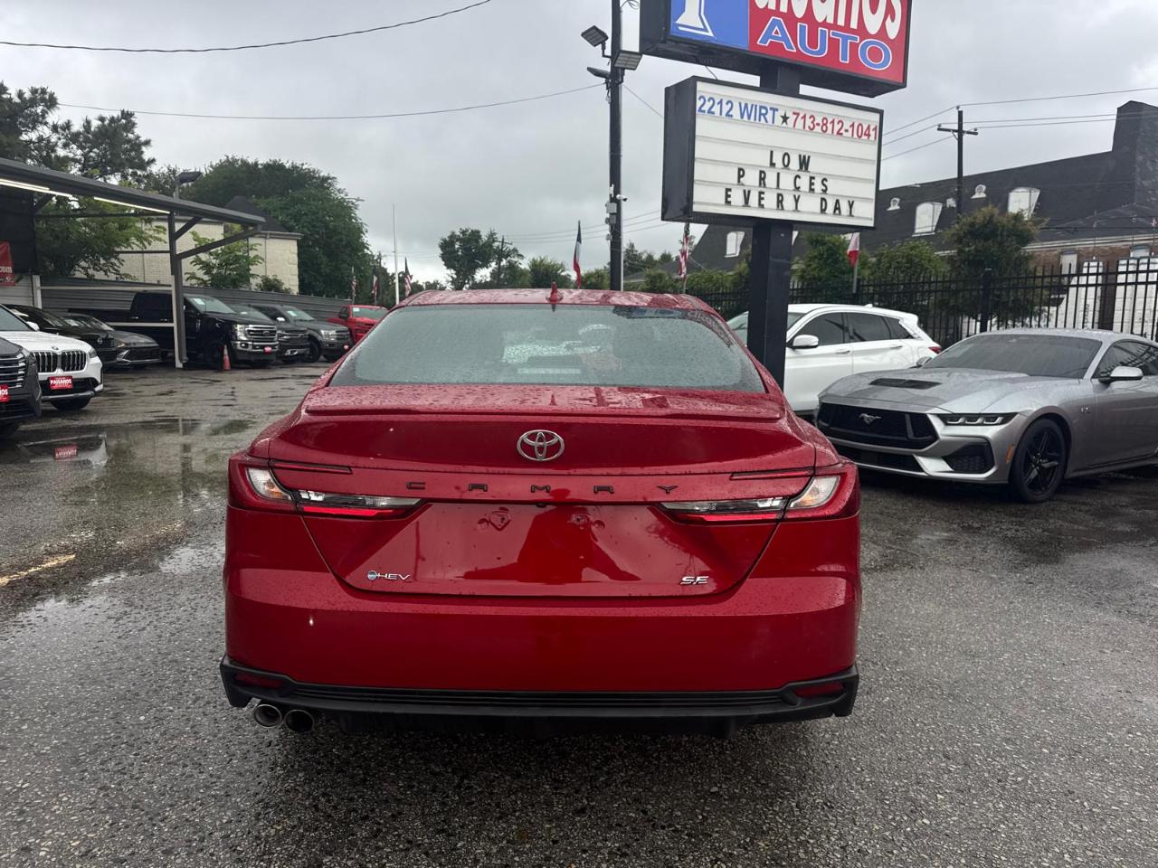 Toyota Camry Hybrid XLE 2025