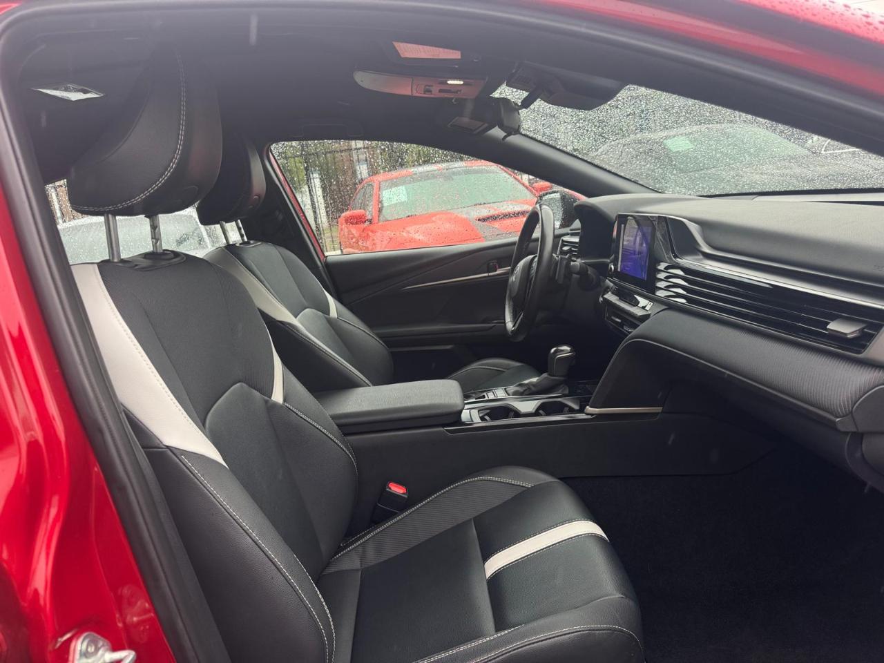 Toyota Camry Hybrid XLE 2025