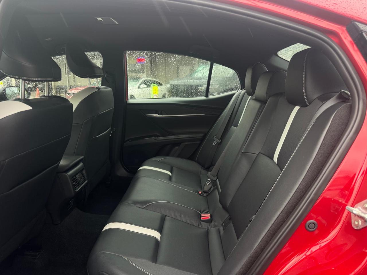 Toyota Camry Hybrid XLE 2025