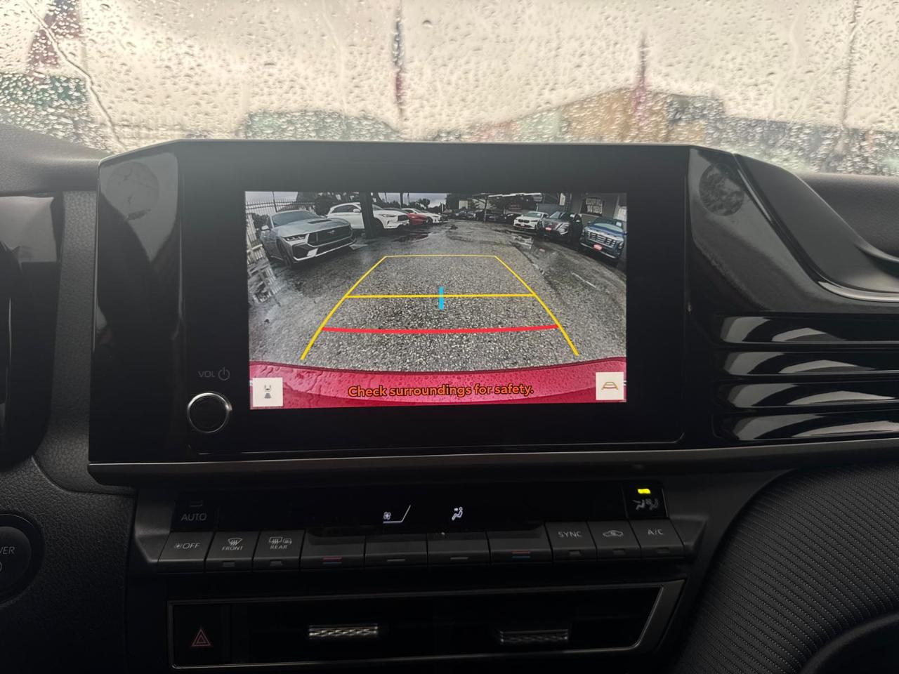 Toyota Camry Hybrid XLE 2025