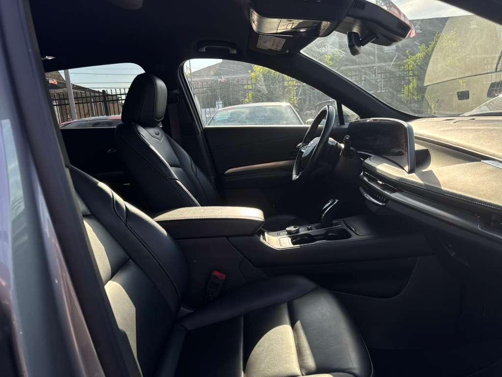 Cadillac XT4 Premium Luxury AWD 2024