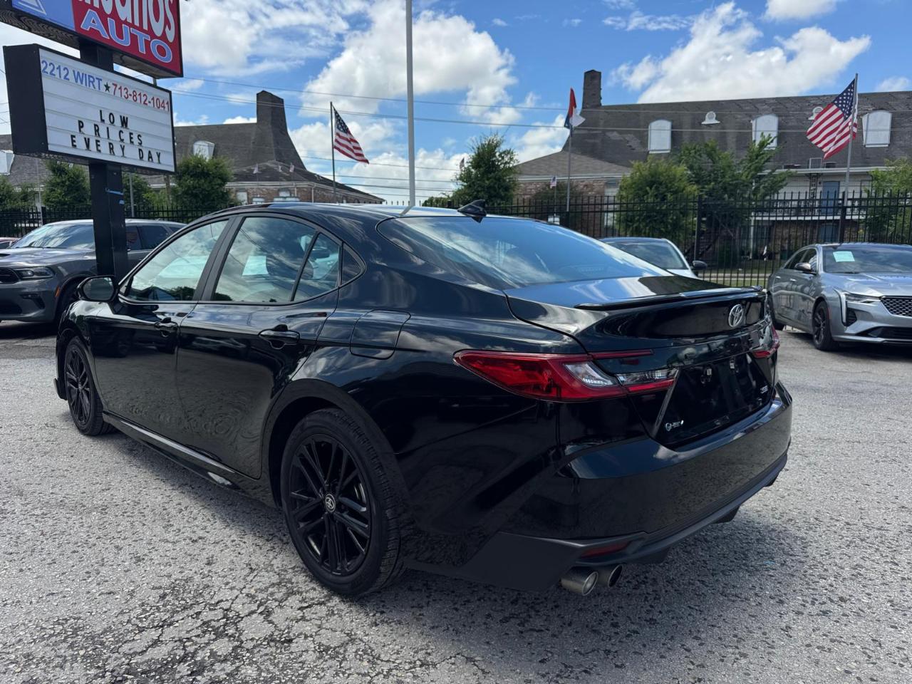 Toyota Camry Hybrid XLE 2025