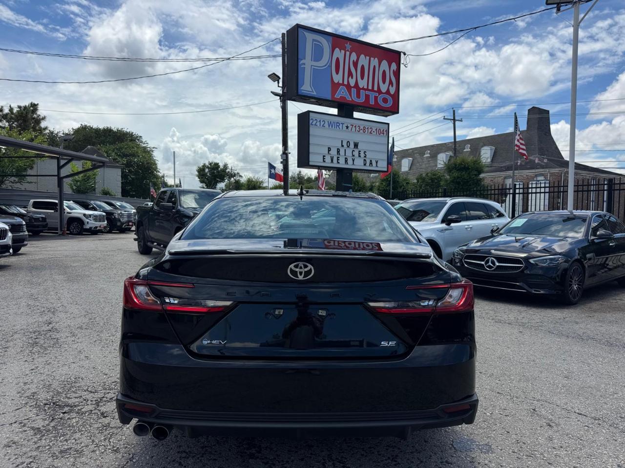 Toyota Camry Hybrid XLE 2025