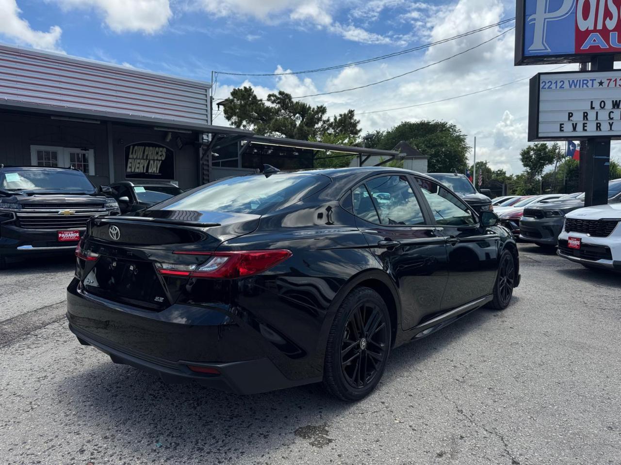 Toyota Camry Hybrid XLE 2025