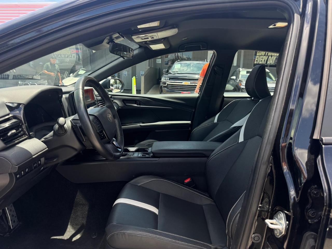 Toyota Camry Hybrid XLE 2025